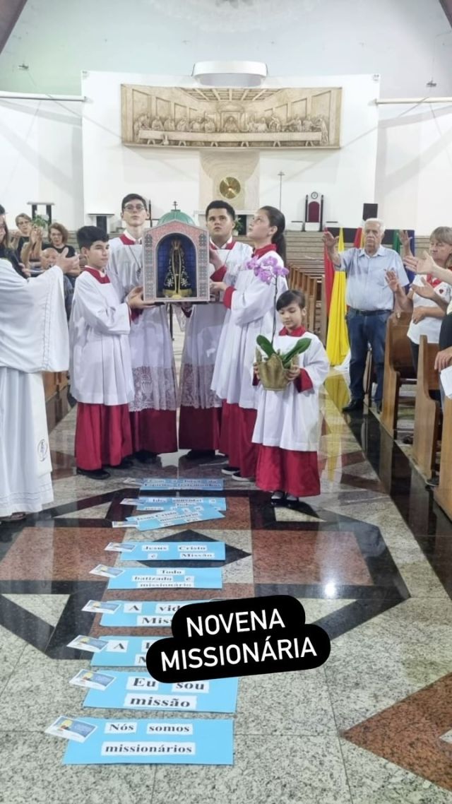 No último dia 3 de outubro, tivemos a honra de realizar a novena arquidiocesana na nossa Catedral. Foi um momento de fé e união, com dezenas de pessoas participando ativamente, inclusive os nossos coroinhas, que com muita dedicação contribuíram para esse momento tão especial. Um dos momentos mais emocionantes foi a entrada da imagem de Nossa Senhora Aparecida, a Padroeira do Brasil, que encheu nossos corações de devoção.

Gostaríamos de convidar a todos para a próxima novena, que acontecerá no dia 10 de outubro, às 19h30, na Catedral. 

 Venham viver esse momento de oração e graça conosco!